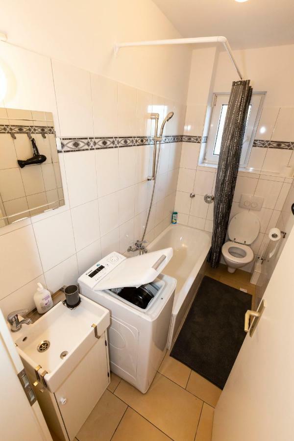 Apartment Avr Hof 8 *